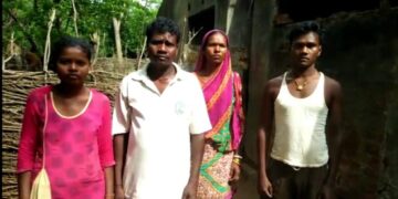 चाकुलिया : कन्हाई व लतिका को देख स्कूल जाने लगे सोनाहातु टोला के बच्चे, ग्रेजुएट होकर भी मजदूरी कर रहा सबर युवक