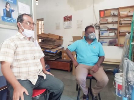 चक्रधरपुर : लॉकडाउन 2.0 में विधायक सुखराम के वेतन मद से 250 लोगों को मिली निःशुल्क दवा चक्रधरपुर : लॉकडाउन 2.0 में विधायक सुखराम के वेतन मद से 250 लोगों को मिली निःशुल्क दवा