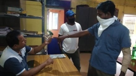 चाकुलिया नपं के शिल्पीमहल क्षेत्र में नल से पानी के साथ गिर रहा है केंचुआ, ग्रामीणों ने किया नपं कार्यालय का घेराव चाकुलिया नपं के शिल्पीमहल क्षेत्र में नल से पानी के साथ गिर रहा है केंचुआ, ग्रामीणों ने किया नपं कार्यालय का घेराव