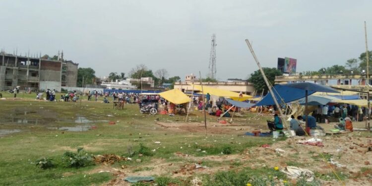 चाईबासा : सब्जी बाजारों की साफ-सफाई व सैनेटाइजेशन की युवा कांग्रेस ने की मांग
