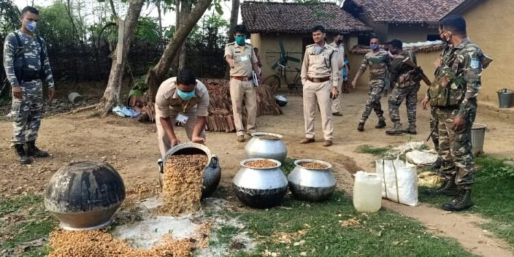 जगन्नाथपुर के माशाबिला भारी मात्रा में जावा महुआ बरामद, दो भट्ठी ध्वस्त