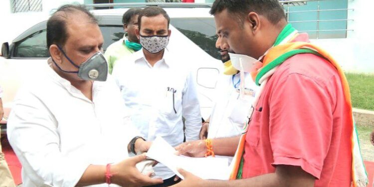 युवा कांग्रेस की शिकायत पर मंत्री ने किया गोविंदपुर-परसुडीह जलापूर्ति योजना का औचक निरीक्षण युवा कांग्रेस की शिकायत पर मंत्री ने किया गोविंदपुर-परसुडीह जलापूर्ति योजना का औचक निरीक्षण