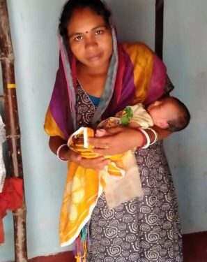 चाकुलिया : विधायक समीर महंती ने ट्यूमर मरीज गर्भवती महिला का करवाया इलाज