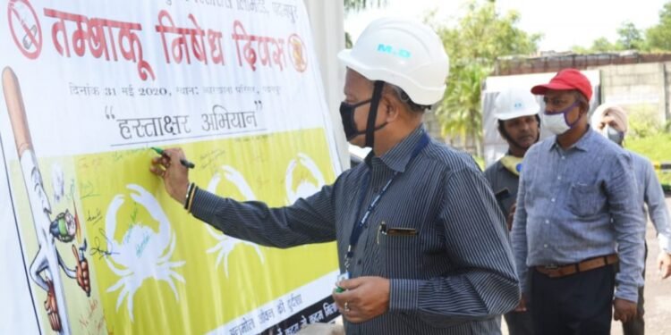 आधुनिक पावर ने चलाया तम्बाकू के खिलाफ हस्ताक्षर अभियान, एमडी आरके सिंह ने कहा-तम्बाकू जहर है, यह समाज का सबसे बड़ा अभिशाप आधुनिक पावर ने चलाया तम्बाकू के खिलाफ हस्ताक्षर अभियान, एमडी आरके सिंह ने कहा-तम्बाकू जहर है, यह समाज का सबसे बड़ा अभिशाप