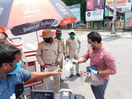 jamshedpur-kunal-sharangi-helps-police-बहरागोड़ा के पूर्व विधायक कुणाल षाड़ंगी जमशेदपुर पुलिस की मदद को आगे आये, दिया कोरोना से बचने का सुरक्षा कवछ-video jamshedpur-kunal-sharangi-helps-police-बहरागोड़ा के पूर्व विधायक कुणाल षाड़ंगी जमशेदपुर पुलिस की मदद को आगे आये, दिया कोरोना से बचने का सुरक्षा कवछ-video