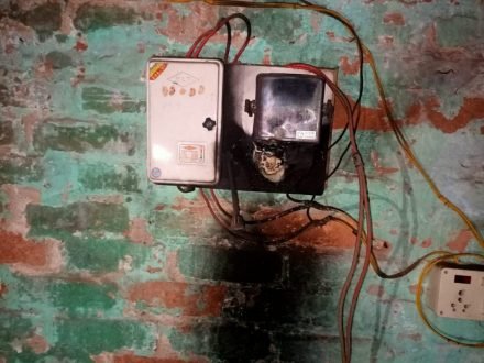 jamshedpur-electricity-problem-मानगो की बड़ी आबादी की बिजली की दो बड़ी समस्या व खबर-मानगो में सैकड़ों घरों में दौड़ी 11 हजार वोल्ट की बिजली, कई घरों के उपकरण जले, पारडीह काली मंदिर सब-स्टेशन से कर दी गयी बिजली की कटौती, जनता त्राहिमाम jamshedpur-electricity-problem-मानगो की बड़ी आबादी की बिजली की दो बड़ी समस्या व खबर-मानगो में सैकड़ों घरों में दौड़ी 11 हजार वोल्ट की बिजली, कई घरों के उपकरण जले, पारडीह काली मंदिर सब-स्टेशन से कर दी गयी बिजली की कटौती, जनता त्राहिमाम