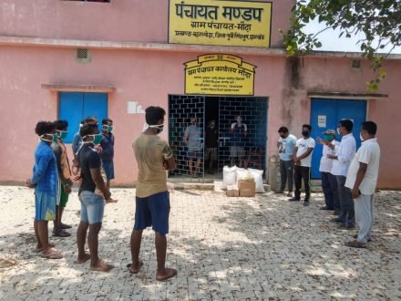 jamshedpur-rural-भाजपा नेता डॉ दिनेशानंद गोस्वामी के सहयोग से बहरागोड़ा में प्रवासी मजदूरों को दी गयी भोजन सामग्री jamshedpur-rural-भाजपा नेता डॉ दिनेशानंद गोस्वामी के सहयोग से बहरागोड़ा में प्रवासी मजदूरों को दी गयी भोजन सामग्री