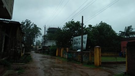 jharkhand-amphan-cyclonic-attack-जमशेदपुर में बस कुछ घंटे में छू लेगा तूफान ”अम्फान”, जानिये जमशेदपुर, घाटशिला, पश्चिम सिंहभम व सरायकेला-खरसावां जिले के रिपोर्टरों से क्या है हालात, क्या है तैयारी-video jharkhand-amphan-cyclonic-attack-जमशेदपुर में बस कुछ घंटे में छू लेगा तूफान ”अम्फान”, जानिये जमशेदपुर, घाटशिला, पश्चिम सिंहभम व सरायकेला-खरसावां जिले के रिपोर्टरों से क्या है हालात, क्या है तैयारी-video