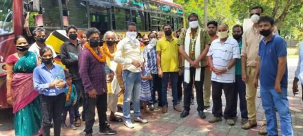 jamshedpur-public-service-जमशेदपुर में शादी के दो माह बाद दुल्हन को लेकर विदा हुए ससुरालवाले, अब तक का सबसे लंबा ठहराव वाली बारात को समाजसेवियों ने दी विदाई jamshedpur-public-service-जमशेदपुर में शादी के दो माह बाद दुल्हन को लेकर विदा हुए ससुरालवाले, अब तक का सबसे लंबा ठहराव वाली बारात को समाजसेवियों ने दी विदाई