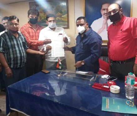 jamshedpur-motor-dealer-association-जमशेदपुर मोटर डीलर्स एसोसिएशन मंत्री से मिला, कहा-मोटर डीलरों की भी खोली जाये jamshedpur-motor-dealer-association-जमशेदपुर मोटर डीलर्स एसोसिएशन मंत्री से मिला, कहा-मोटर डीलरों की भी खोली जाये