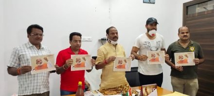 jamshedpur-initiative-पूर्व मुख्यमंत्री रघुवर दास ने इंडिया बाजी मारेगा वीडियो को किया लांच, कोरोना से जंग करने वालों को दी सलामी, मुंबई में जमशेदपुर में बैठे कलाकारों ने की हौंसला अफजाई, देखिये क्या है-video jamshedpur-initiative-पूर्व मुख्यमंत्री रघुवर दास ने इंडिया बाजी मारेगा वीडियो को किया लांच, कोरोना से जंग करने वालों को दी सलामी, मुंबई में जमशेदपुर में बैठे कलाकारों ने की हौंसला अफजाई, देखिये क्या है-video