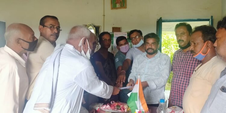 Bahragoda : गुहियापाल ओड़िया उच्च विद्यालय के शिक्षकों ने विधायक समीर महंती को गिनायी समस्याएं Bahragoda : गुहियापाल ओड़िया उच्च विद्यालय के शिक्षकों ने विधायक समीर महंती को गिनायी समस्याएं