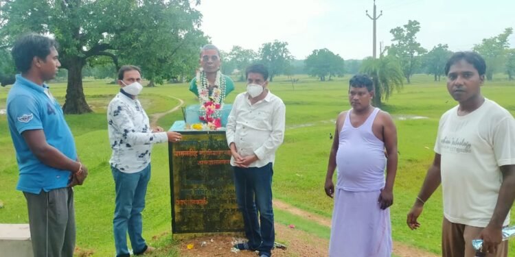 बामनडीह में स्व दुर्गा हांसदा को विधायक ने श्रद्धांजलि बामनडीह में स्व दुर्गा हांसदा को विधायक ने श्रद्धांजलि