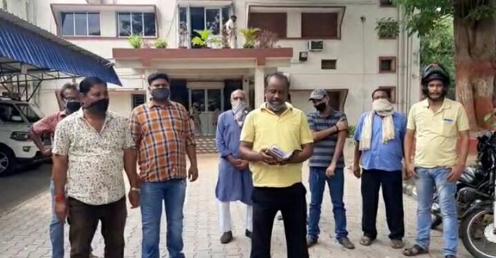 एसएसपी से मिले छोटा गोविंदपुर के लोग, थाना से सटी जमीन पर अतिक्रमण की शिकायत एसएसपी से मिले छोटा गोविंदपुर के लोग, थाना से सटी जमीन पर अतिक्रमण की शिकायत