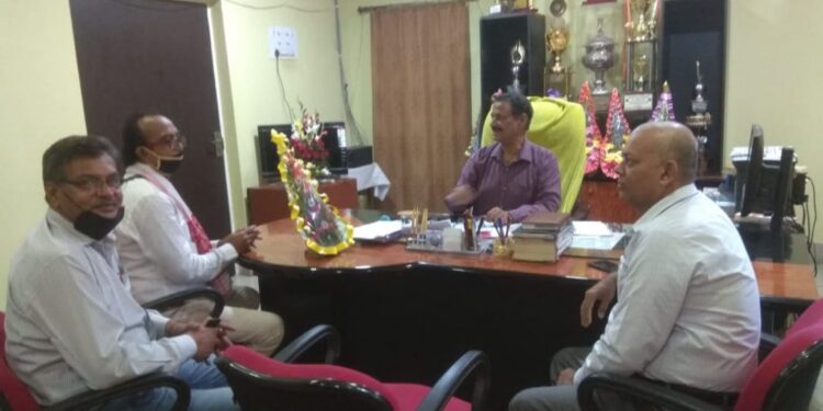 केयू के कुलपति से मिले शिक्षक नेता, कुलपति ने कहा-शिक्षकों की समस्याओं का होगा समाधान, सभी 23 विभागों के मेधावी विद्यार्थियों के लिए छात्रवृत्ति का इंतजाम केयू के कुलपति से मिले शिक्षक नेता, कुलपति ने कहा-शिक्षकों की समस्याओं का होगा समाधान, सभी 23 विभागों के मेधावी विद्यार्थियों के लिए छात्रवृत्ति का इंतजाम