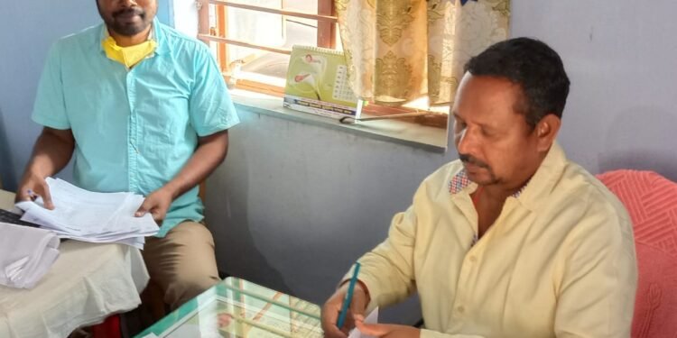 400 से अधिक खराब चापाकलों की मरम्मत के लिए विधायक दीपक बिरुवा ने की अनुशंसा 400 से अधिक खराब चापाकलों की मरम्मत के लिए विधायक दीपक बिरुवा ने की अनुशंसा