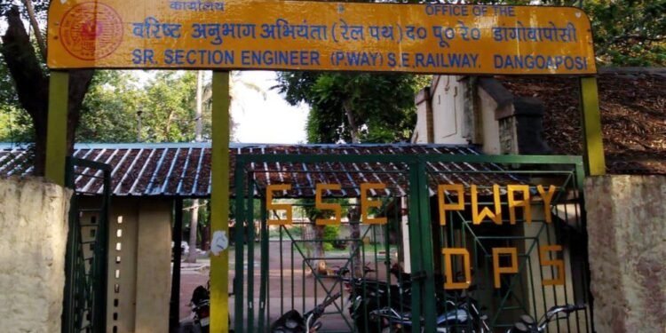 महिला रेलकर्मी ने अपने वरीय अधिकारी के खिलाफ दुर्व्यवहार का आरोप लगाया, वरिष्ठ अधिकारी से की शिकायत महिला रेलकर्मी ने अपने वरीय अधिकारी के खिलाफ दुर्व्यवहार का आरोप लगाया, वरिष्ठ अधिकारी से की शिकायत