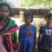 चाकुलिया : बंगाल सीमा से सटे पहाडों पर बसे नक्सल मुक्त गांव पाकुड़िया के स्कूली बच्चे टावर के अभाव में नहीं कर पा रहे हैं ऑनलाइन पढ़ाई