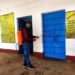 टीम कुणाल के सदस्य उप मुखिया जगदीश राय ने घूम, घूम कर विद्यालयों और सार्वजनिक जगहों पर किया सैनिटाइजिंग