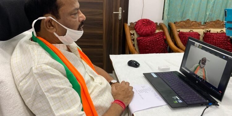 बरही के कार्यकर्ताओं के साथ जन संवाद में पूर्व मुख्यमंत्री रघुवर दास ने कहा-भाजपा कार्यकर्ताओं के लिए सेवा ही धर्म है
