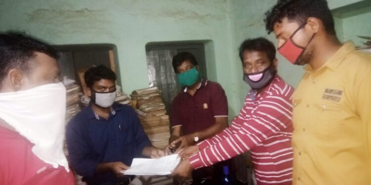चाकुलिया भाजपा ने मुख्यमंत्री से की तीन माह का बिजली बिल माफ करने की मांग चाकुलिया भाजपा ने मुख्यमंत्री से की तीन माह का बिजली बिल माफ करने की मांग