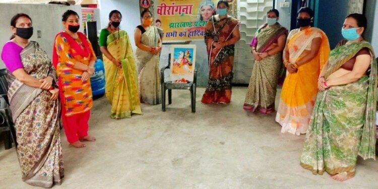 वीरांगनाओं ने बलिदान दिवस पर दी रानी लक्ष्मीबाई को श्रद्धांजलि वीरांगनाओं ने बलिदान दिवस पर दी रानी लक्ष्मीबाई को श्रद्धांजलि