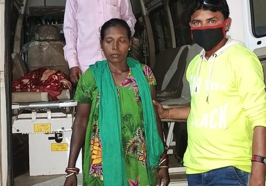 महिला को जहरीले सांप ने डंसा, समय पर अस्पताल पहुंचाकर तीन पिकेट व थानों की पुलिस ने बचाई जान महिला को जहरीले सांप ने डंसा, समय पर अस्पताल पहुंचाकर तीन पिकेट व थानों की पुलिस ने बचाई जान