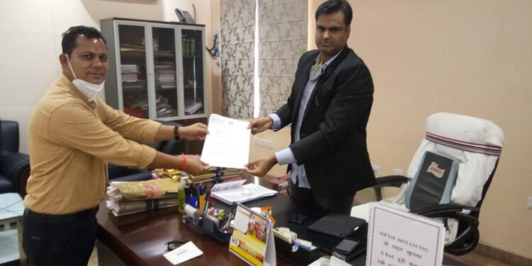 किरीबुरू : गैर सेलकर्मियों को क्वार्टरों एवं दुकानों खाली करने संबंधी आदेश को तत्काल रद्द करने की मांग किरीबुरू : गैर सेलकर्मियों को क्वार्टरों एवं दुकानों खाली करने संबंधी आदेश को तत्काल रद्द करने की मांग