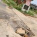 adityapur-nagar-nigam-अथश्री आदित्यपुर नगर निगम भ्रष्टाचार कथा-आदित्यपुर में बनायी गयी लाखो की सड़क टूट गयी, लोगों में गुस्सा-video