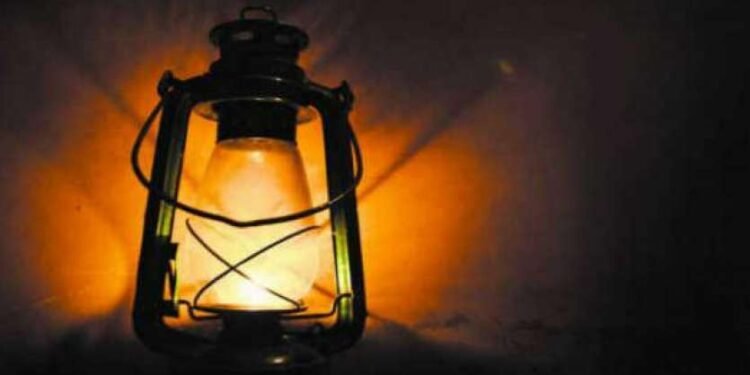 चाकुलिया में बिजली 8 घंटा से है गुल, पदाधिकारियों की मोबाइल बंद, जनता में आक्रोश