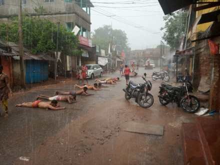 jamshedpur-rural-कोरोना वायरस संक्रमण का असर, चंडेश्वर शिव मंदिर में आयोजित पांच दिवसीय चड़क पूजा इस वर्ष एक दिन ही हुई पूजा jamshedpur-rural-कोरोना वायरस संक्रमण का असर, चंडेश्वर शिव मंदिर में आयोजित पांच दिवसीय चड़क पूजा इस वर्ष एक दिन ही हुई पूजा