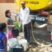 jamshedpur-water-problem-बागबेड़ा में जलसंकट, जमशेदपुर के पानी वाले ”बाबा” राजकुमार सिंह ने अपने निजी पानी टैंकर से बागबेड़ा कॉलोनी में पीने का पानी पहुंचाया, कहा-हर पंचायत के लोगों को पानी मिले यही मेरा मुख्य उद्देश्य jamshedpur-water-problem-बागबेड़ा में जलसंकट, जमशेदपुर के पानी वाले ”बाबा” राजकुमार सिंह ने अपने निजी पानी टैंकर से बागबेड़ा कॉलोनी में पीने का पानी पहुंचाया, कहा-हर पंचायत के लोगों को पानी मिले यही मेरा मुख्य उद्देश्य