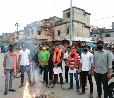 jamshedpur-govindpur-गोविंदपुर में युवाओं ने चीन के राष्ट्रपति का पुतला फूंका, चीन के सामानों का होगा बहिष्कार