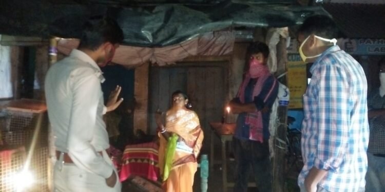 चाकुलिया : उदाल में ट्रांसफार्मर एक माह से खराब, लोग अंधेर में रहने को विवश