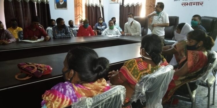 घाटशिला : धरमबहाल पंचायत मंडप में बागवानी मित्रों को मिला प्रशिक्षण