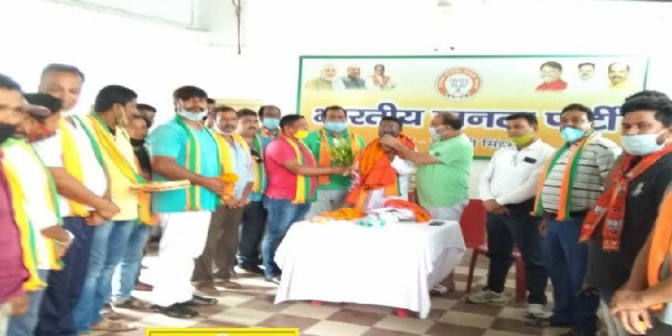 चाईबासा में नवनियुक्त भाजपा जिलाध्यक्ष का भाजपाइयों ने किया स्वागत