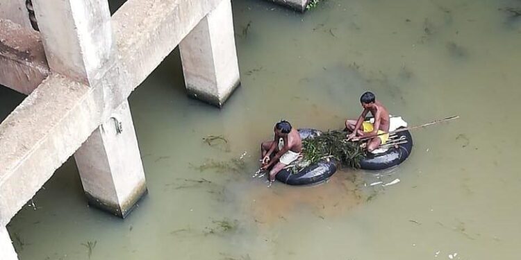 मानगो विकास समिति अध्यक्ष ने किया इंटेक वेल्स का दौरा मानगो विकास समिति अध्यक्ष ने किया इंटेक वेल्स का दौरा