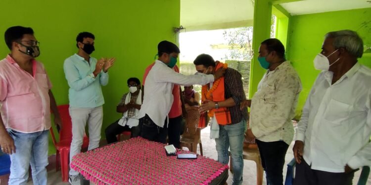 भाजपा प्रदेश प्रवक्ता बनने पर कुणाल षड़ंगी का बड़सोल मंडल में भव्य स्वागत भाजपा प्रदेश प्रवक्ता बनने पर कुणाल षड़ंगी का बड़सोल मंडल में भव्य स्वागत