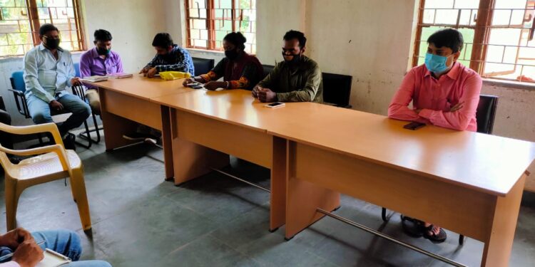 बहरागोड़ा बीडीओ ने कर्मियों के साथ बैठक कर मनरेगा योजना की समीक्षा की