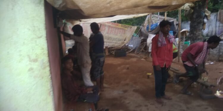 west-siinghbhum-illegal-liquor : अवैध शराब बनाने बेचने वालों के खिलाफ हल्ला बोल की तैयारी में महिला समिति west-siinghbhum-illegal-liquor : अवैध शराब बनाने बेचने वालों के खिलाफ हल्ला बोल की तैयारी में महिला समिति