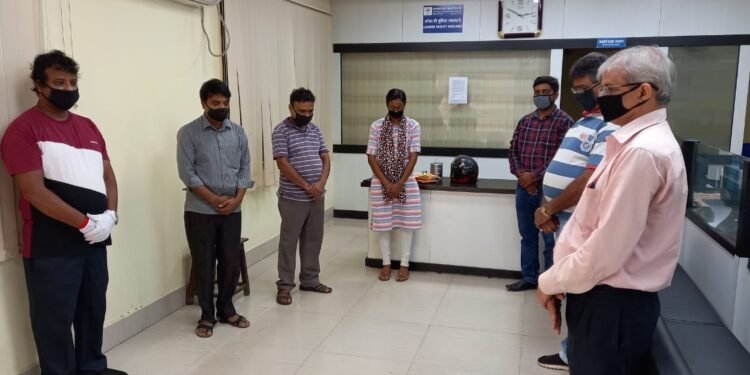 झारखंड राज्य सहकारी बैंक की सभी शाखाओं में दी गयी वरिष्ठ प्रबंधक स्व राम प्रसाद को श्रद्धांजलि, संघ ने रखी विभिन्न मांगें