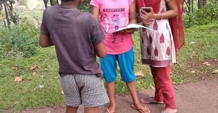 Network problem in Kiriburu: किरीबुरु मेघाहातुबुरु सेल क्षेत्र में नेटवर्क के कारण प्रभावित हो रही बच्चों की ऑनलाइन पढ़ाई
