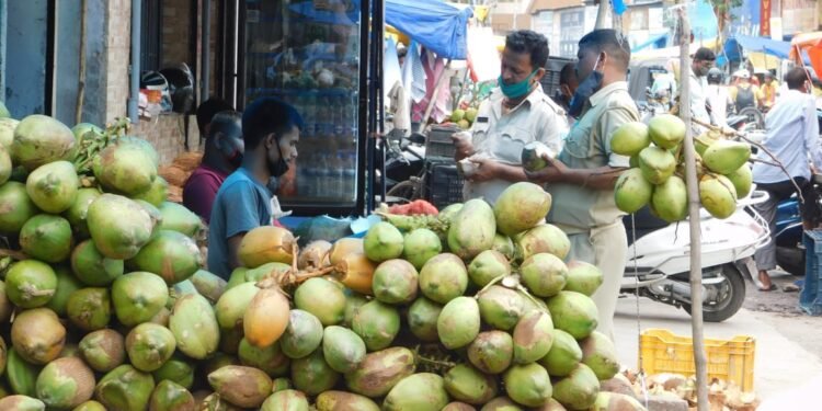 jamshedpur-bajaar-जमशेदपुर में लॉकडाउन के दौरान सख्ती, कदमा बाजार में सुबह 9 से दोपहर 2 बजे तक ही खोलने का आदेश, जमशेदपुर में रात 9 बजे तक खोलने का है आदेश, लोगों में गुस्सा jamshedpur-bajaar-जमशेदपुर में लॉकडाउन के दौरान सख्ती, कदमा बाजार में सुबह 9 से दोपहर 2 बजे तक ही खोलने का आदेश, जमशेदपुर में रात 9 बजे तक खोलने का है आदेश, लोगों में गुस्सा