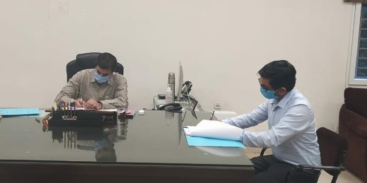 jamshedpur-dc-kolhan-commissioner-जमशेदपुर के नये उपायुक्त सूरज कुमार ने पदभार संभाला, कोल्हान आयुक्त ने भी दिया योगदान