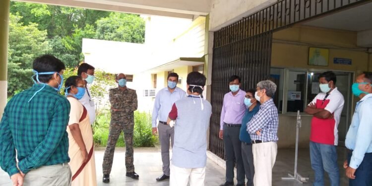 jamshedpur-administration-जमशेदपुर में अधिक हुई सख्ती, दबाव बनाया, बढ़ते मरीज की संख्या के कारण हो सकती है बेड की कमी, डीसी व एसएसपी नये अस्पताल को तैयार करने खुद पहुंचे, जमशेदपुर के डीसी व एसएसपी ने चेक पोस्ट का किया औचक निरीक्षण, कमलपुर में हनुमान प्रतिमा के प्राण प्रतिष्ठा करने वालों के खिलाफ करायी एफआइअआर jamshedpur-administration-जमशेदपुर में अधिक हुई सख्ती, दबाव बनाया, बढ़ते मरीज की संख्या के कारण हो सकती है बेड की कमी, डीसी व एसएसपी नये अस्पताल को तैयार करने खुद पहुंचे, जमशेदपुर के डीसी व एसएसपी ने चेक पोस्ट का किया औचक निरीक्षण, कमलपुर में हनुमान प्रतिमा के प्राण प्रतिष्ठा करने वालों के खिलाफ करायी एफआइअआर