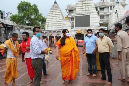 deoghar-babadham-देवघर में मंदिर को आम श्रद्धालुओं के खोलने की मांग को लेकर धर्मरक्षिणी सभा के बंद का व्यापक असर, बंद रहा शहर-video-सरकार के खिलाफ लोगों में गुस्सा, पूर्व सीएम रघुवर बोले-सरकार जल्द धार्मिक स्थलों को खोले, नहीं तो होगा आंदोलन deoghar-babadham-देवघर में मंदिर को आम श्रद्धालुओं के खोलने की मांग को लेकर धर्मरक्षिणी सभा के बंद का व्यापक असर, बंद रहा शहर-video-सरकार के खिलाफ लोगों में गुस्सा, पूर्व सीएम रघुवर बोले-सरकार जल्द धार्मिक स्थलों को खोले, नहीं तो होगा आंदोलन