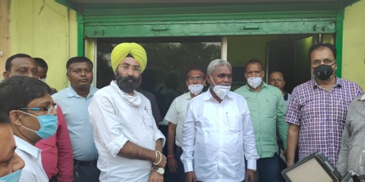 kolhan-hywa-tipper-association-कोल्हान के हाइवा व टिपर एसोसिएशन की हड़ताल चौथे दिन जारी, परिवहन मंत्री ने कहा-समस्या का समाधान होगा kolhan-hywa-tipper-association-कोल्हान के हाइवा व टिपर एसोसिएशन की हड़ताल चौथे दिन जारी, परिवहन मंत्री ने कहा-समस्या का समाधान होगा