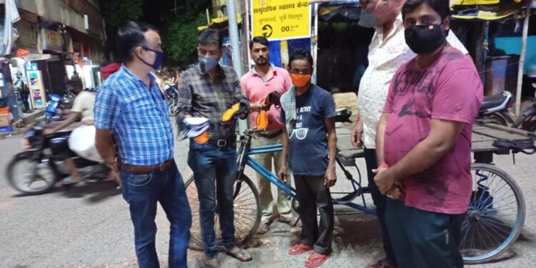 Jamshedpur : भाजयुमो जुगसलाई मंडल ने चलाया कोविड जागरूकता अभियान, जिला महामंत्री अनिल मोदी ने कहा-बचाव के लिए मास्क जरूरी Jamshedpur : भाजयुमो जुगसलाई मंडल ने चलाया कोविड जागरूकता अभियान, जिला महामंत्री अनिल मोदी ने कहा-बचाव के लिए मास्क जरूरी