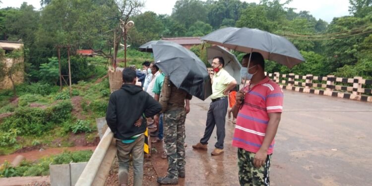 Big Breaking Chaibasa : मछली पकड़ने गई दो महिलाएं कोरो नदी में बहीं, एक की लोगों ने बचाई जान तो दूसरी की हुई मौत, पुलिस तलाश रही है शव Big Breaking Chaibasa : मछली पकड़ने गई दो महिलाएं कोरो नदी में बहीं, एक की लोगों ने बचाई जान तो दूसरी की हुई मौत, पुलिस तलाश रही है शव