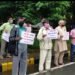 Jamshedpur Buddhijivi Manch : अधिवक्ता प्रशांत भूषण पर प्रबंध को गलत बताते हुए विरोध-प्रदर्शन पर उतरे शहर के बुद्धिजीवी, कहा-अभिव्यक्ति की स्वतंत्रता का हो रहा हनन Jamshedpur Buddhijivi Manch : अधिवक्ता प्रशांत भूषण पर प्रबंध को गलत बताते हुए विरोध-प्रदर्शन पर उतरे शहर के बुद्धिजीवी, कहा-अभिव्यक्ति की स्वतंत्रता का हो रहा हनन